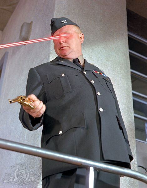 File:Gert Fröbe laser eyes.jpg