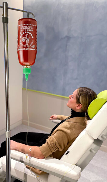 File:Sriracha IV drip.jpg